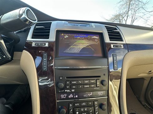 Used 2014 Cadillac Escalade ESV Premium AWD/4WD image 16