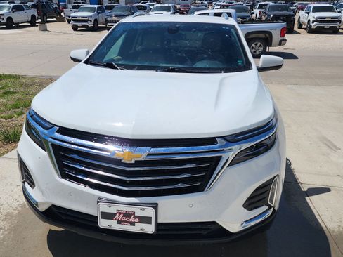 Used 2022 Chevrolet Equinox Premier AWD/4WD image 2