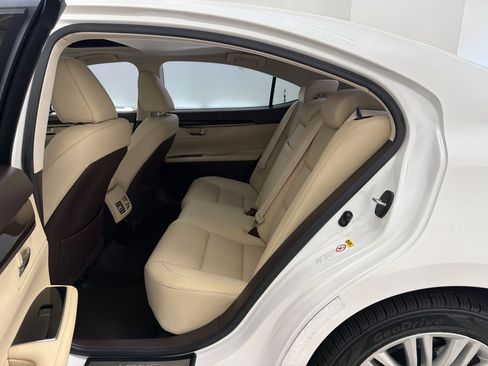 Used 2016 Lexus ES 350 w/ Premium Package w/Wood Trim FWD image 27