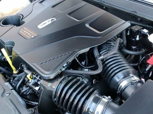 Used 2017 Lincoln Continental Reserve w/ Technology Package image 32