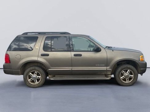Used 2005 Ford Explorer XLT AWD/4WD image 2