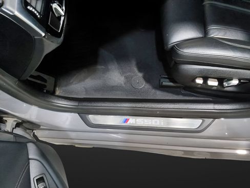 Used 2022 BMW M550i xDrive w/ Premium Package AWD/4WD image 11