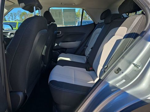 Used 2024 Hyundai Venue SEL image 18
