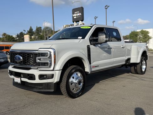 Used 2026 Ford F450 Platinum w/ FX4 Off-Road Package AWD/4WD image 3