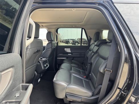 Used 2025 Ford Expedition Active image 26