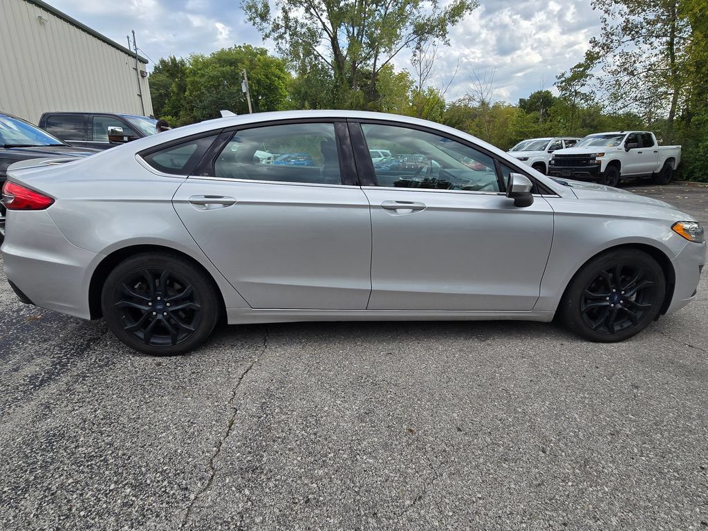 Used 2019 Ford Fusion SE w/ Equipment Group 151A FWD image 9