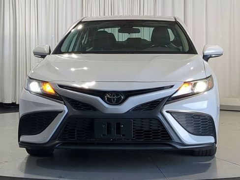 Used 2023 Toyota Camry SE FWD image 4