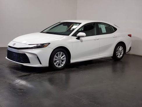 Used 2025 Toyota Camry LE image 5