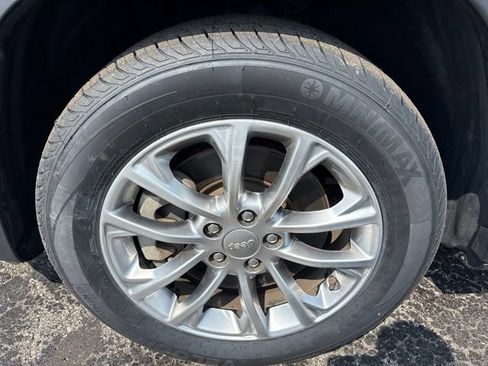 Used 2022 Jeep Cherokee Latitude Lux FWD image 30