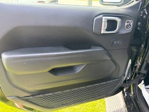 Used 2019 Jeep Wrangler Unlimited Sahara AWD/4WD image 9