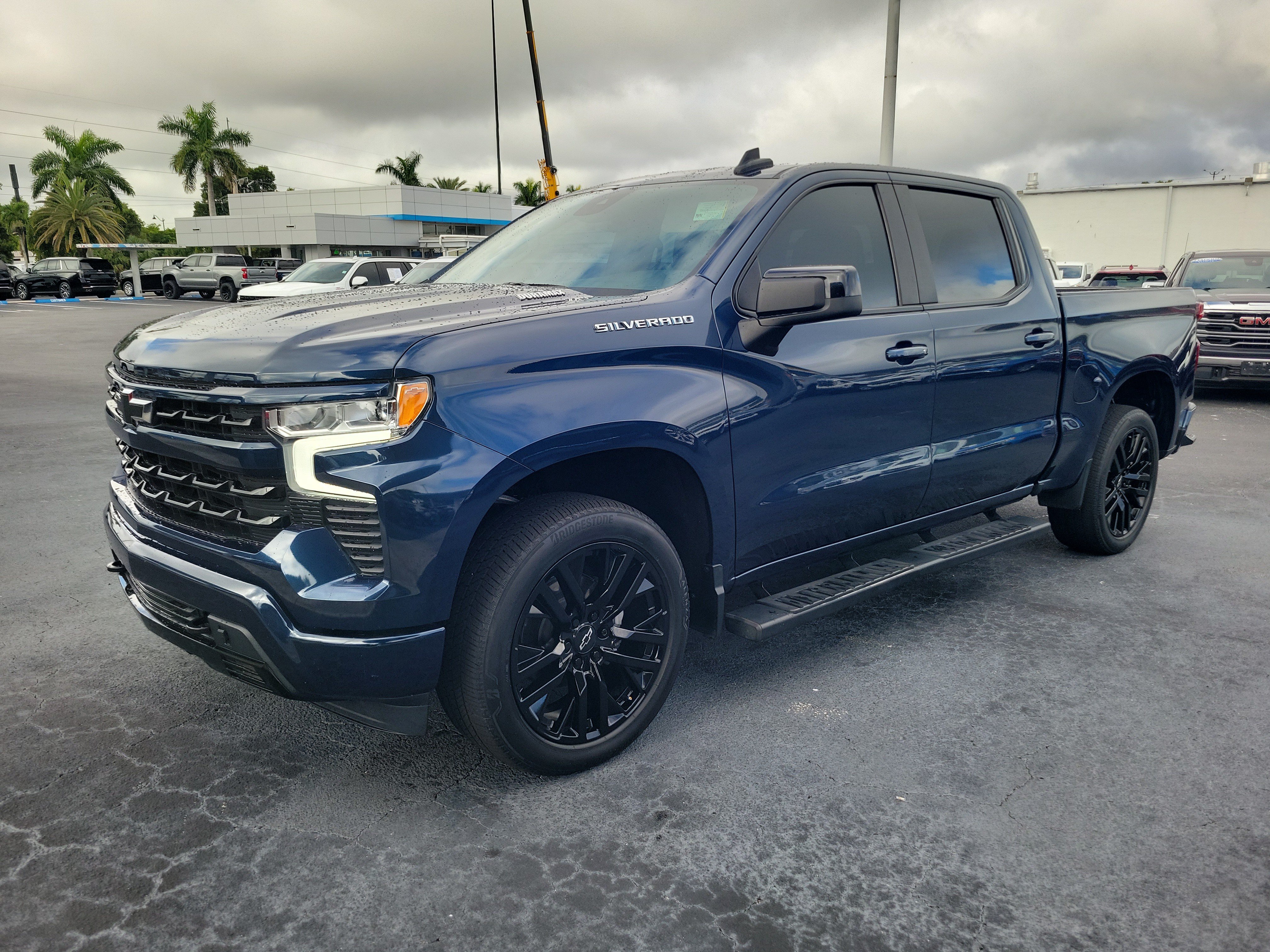 Used 2023 Chevrolet Silverado 1500 RST AWD/4WD image 2