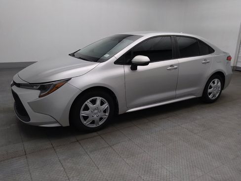 Used 2022 Toyota Corolla LE FWD image 2