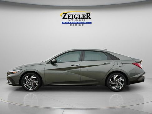 Certified 2025 Hyundai Elantra SEL FWD image 4