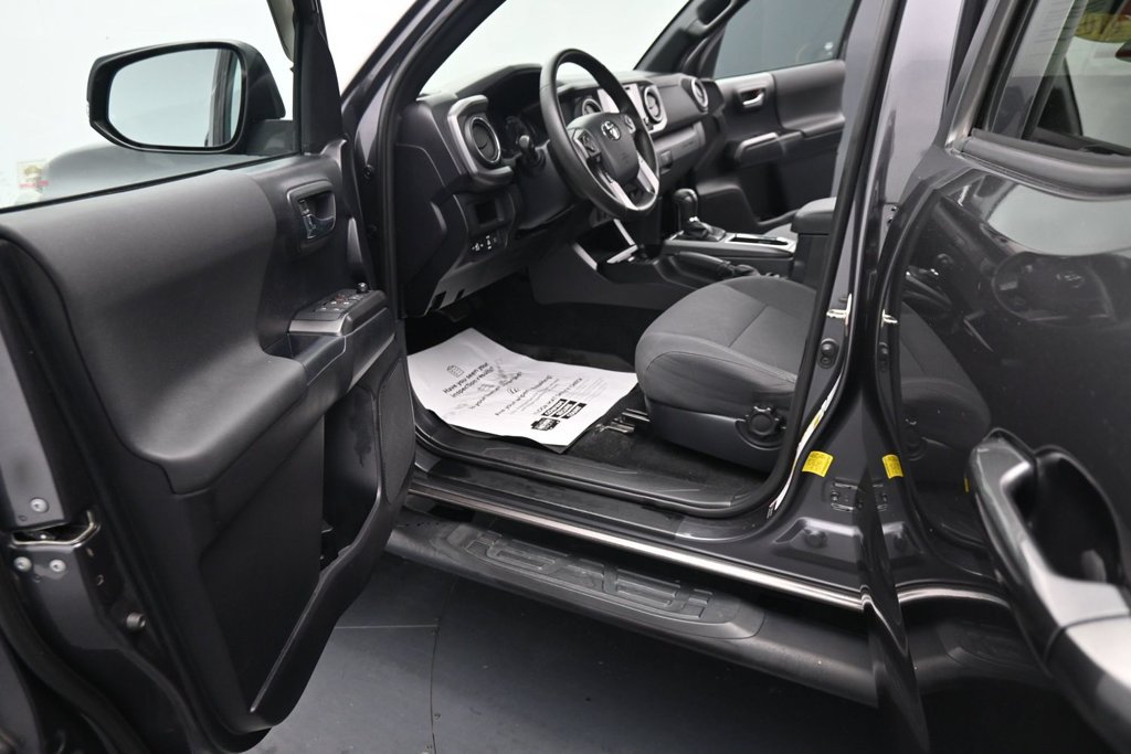 Used 2019 Toyota Tacoma TRD Off-Road AWD/4WD image 16