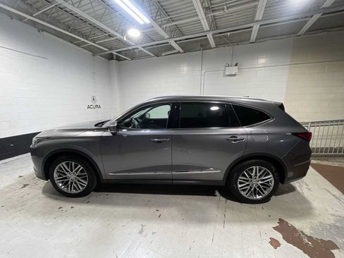 Used 2023 Acura MDX SH-AWD w/ Advance Package image 3