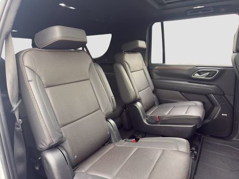 Used 2023 Chevrolet Suburban High Country AWD/4WD image 17