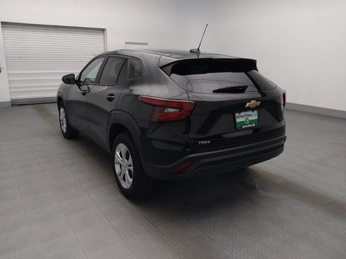 Used 2025 Chevrolet Trax LS FWD image 5