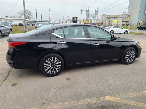 Used 2024 Nissan Altima 2.5 SV image 6