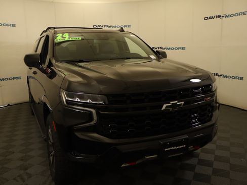 Used 2024 Chevrolet Suburban Z71 AWD/4WD image 3