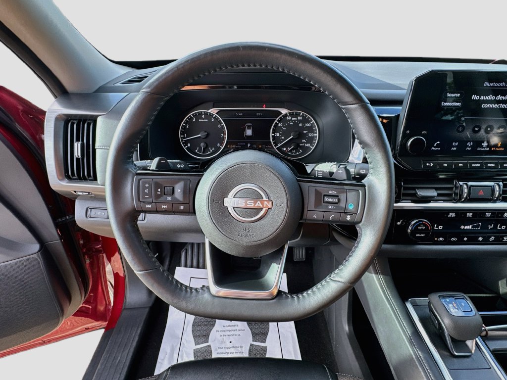 Used 2024 Nissan Pathfinder SL FWD image 11