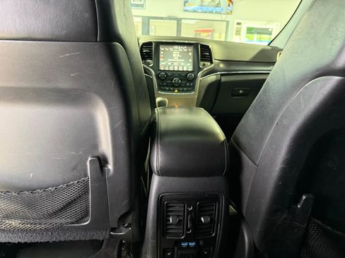 Used 2017 Jeep Grand Cherokee Limited w/ Luxury Group II AWD/4WD image 19