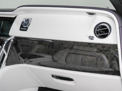 Used 2022 Rolls-Royce Cullinan w/ Dark Exterior Package AWD/4WD image 35