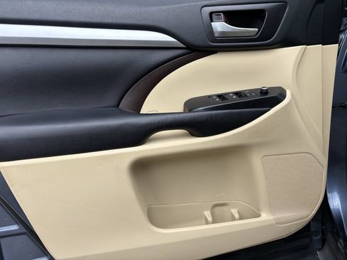 Used 2018 Toyota Highlander XLE FWD image 10