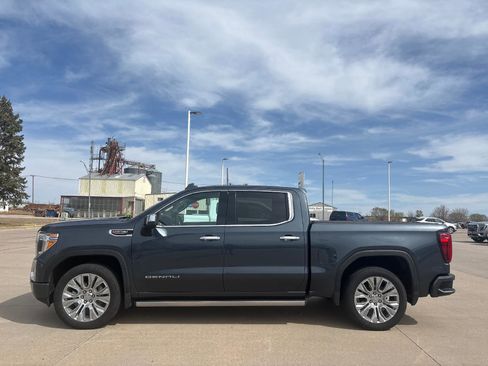 Used 2022 GMC Sierra 1500 Denali w/ Denali Reserve Package AWD/4WD image 2