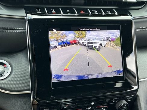 New 2025 Jeep Grand Cherokee L Altitude image 23