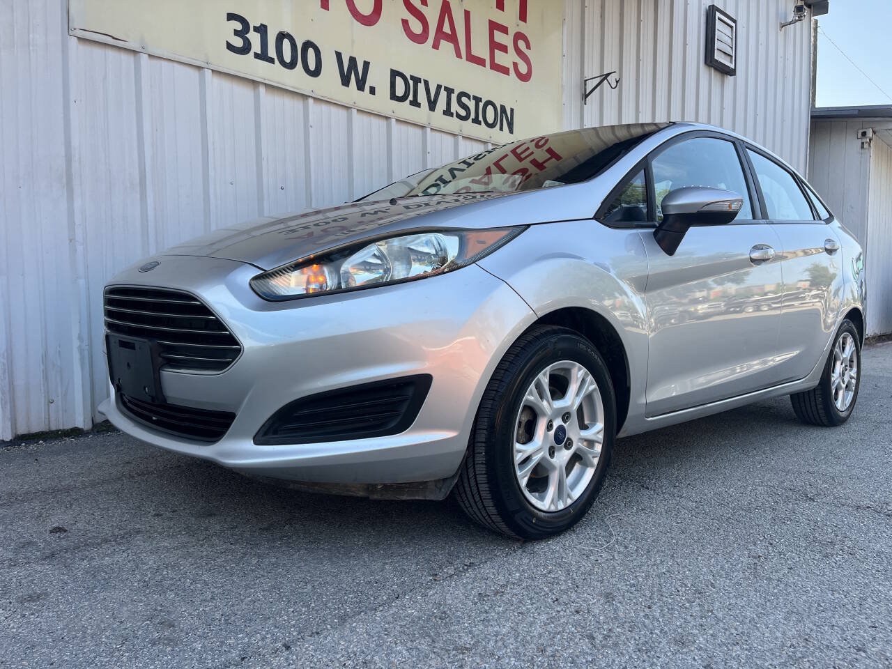Used 2015 Ford Fiesta SE FWD image 1