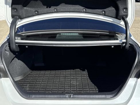 Used 2021 Toyota Avalon XSE w/ Carpet Mat Package (TMS) image 8