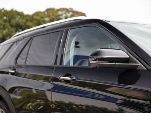 Used 2022 Ford Explorer Limited w/ Equipment Group 301A image 12