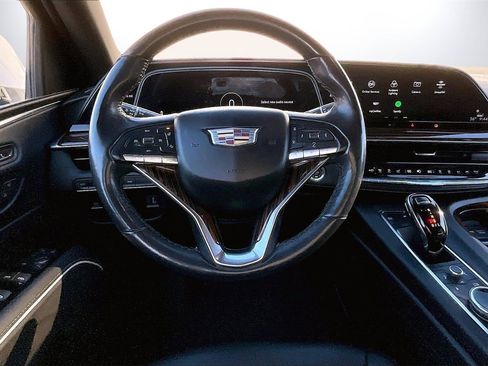 Used 2022 Cadillac Escalade Luxury image 11