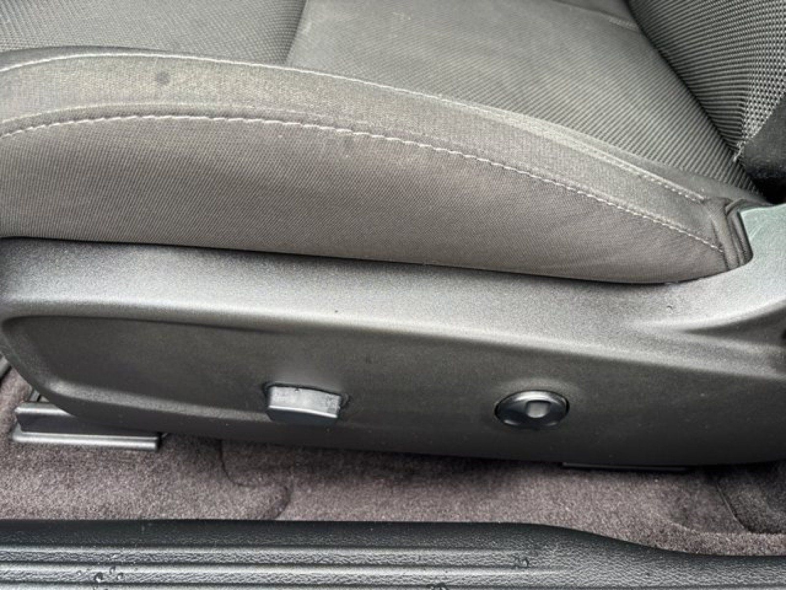 Used 2016 Dodge Challenger R/T RWD image 12