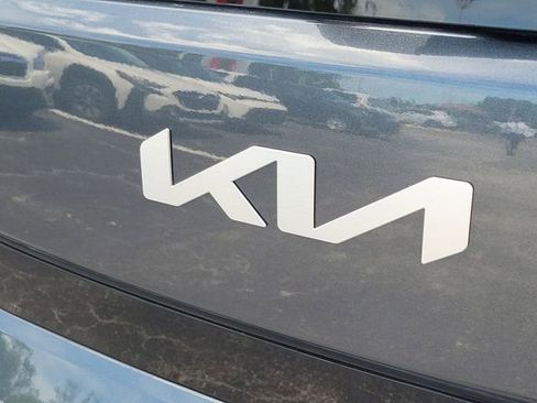 Used 2025 Kia Soul LX w/ LX Technology Package FWD image 7