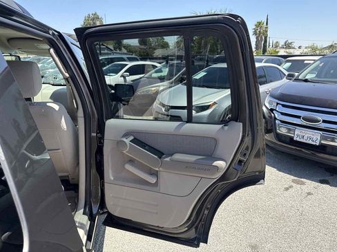 Used 2006 Ford Explorer XLT RWD image 16