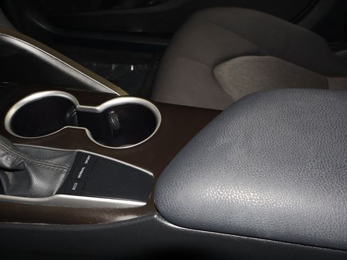 Used 2024 Toyota Camry LE image 33