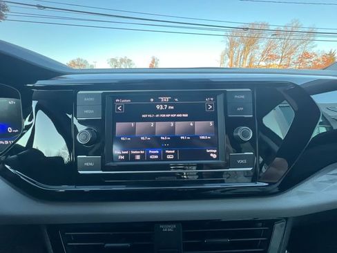 Used 2022 Toyota RAV4 XLE Premium image 16