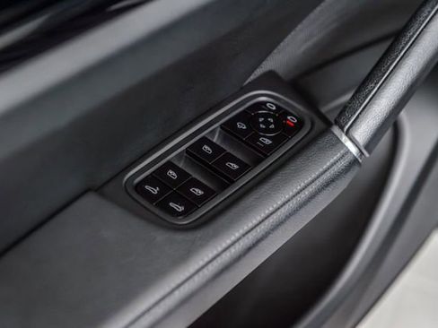 Used 2019 Porsche Cayenne image 50