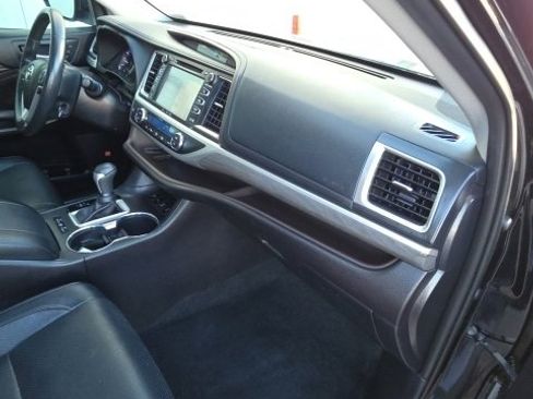 Used 2019 Toyota Highlander Limited w/ Carpet Mat Package (TMS) image 21