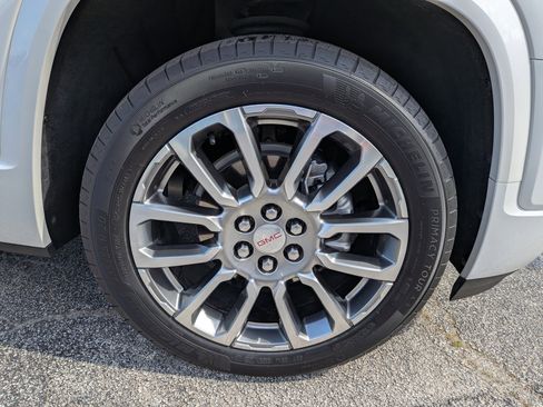 Used 2022 GMC Acadia Denali w/ Denali Ultimate Package FWD image 12