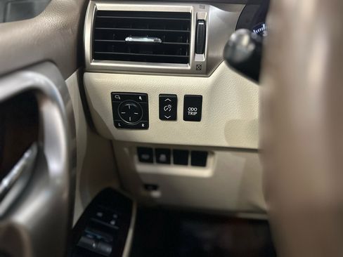 Used 2018 Lexus GX 460 Premium w/ Premium Package image 24