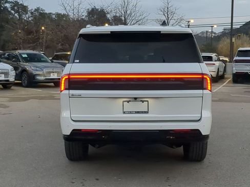 New 2026 Lincoln Navigator L Premier image 4