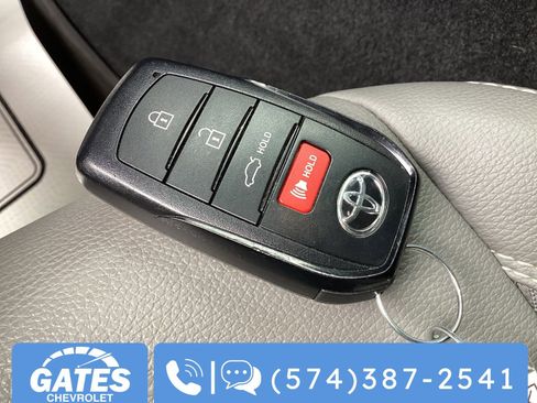 Used 2025 Toyota Camry SE image 29