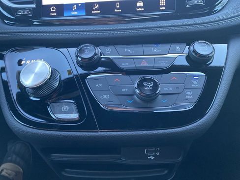 New 2026 Chrysler Pacifica Select image 33