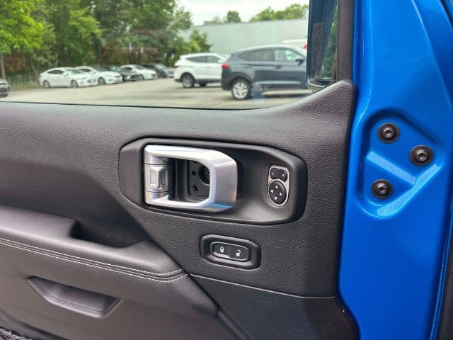 Used 2023 Jeep Wrangler Unlimited Sahara w/ Cold Weather Group AWD/4WD image 19