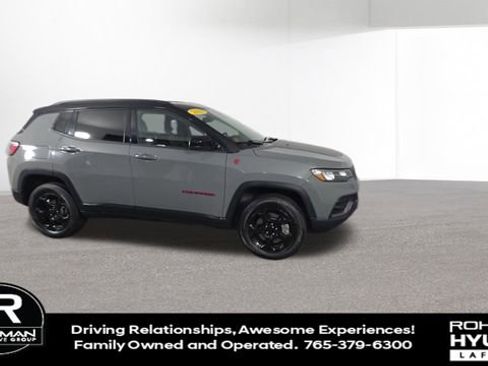 Used 2023 Jeep Compass Trailhawk image 2