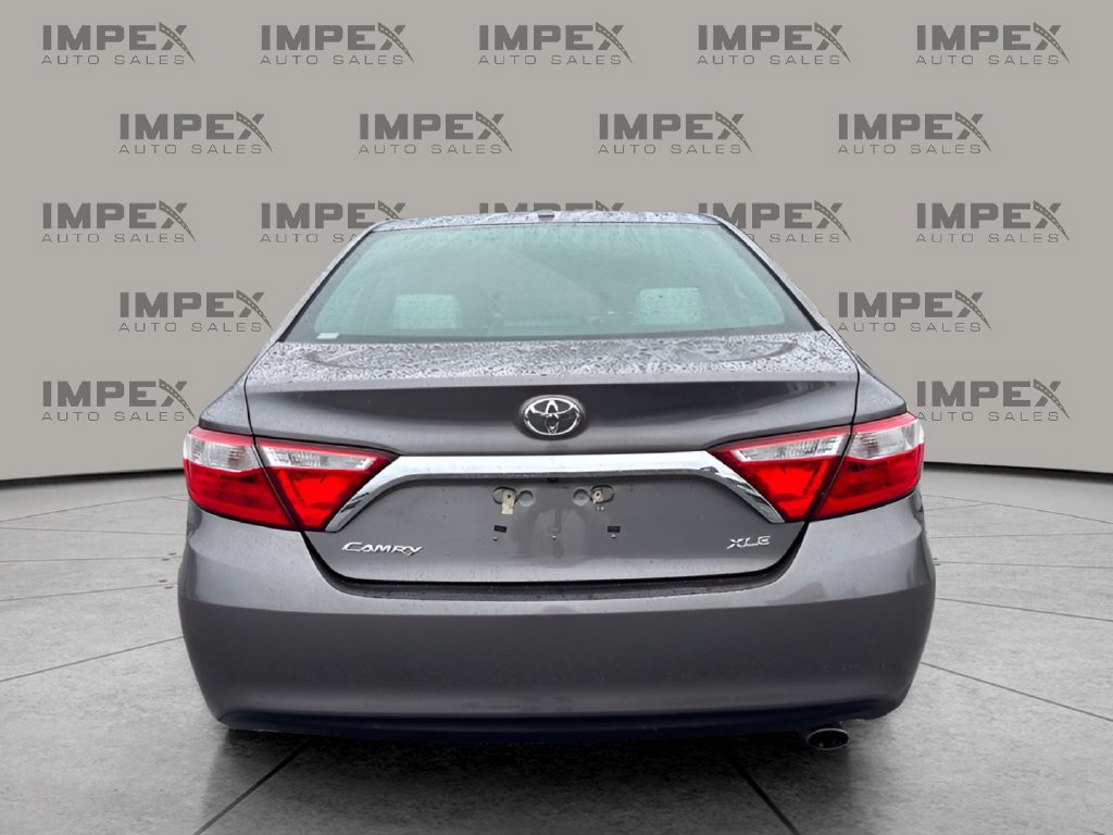 Used 2017 Toyota Camry XLE w/ Moonroof Package FWD image 4
