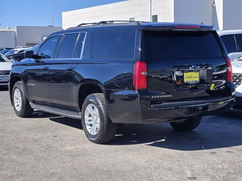 Used 2015 Chevrolet Suburban LT w/ Luxury Package image 7