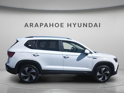 Used 2023 Volkswagen Taos SE w/ Panoramic Sunroof Package AWD/4WD image 6